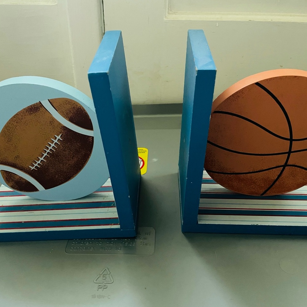 ❗️EUC SPORT THEME BOOKENDS❗️